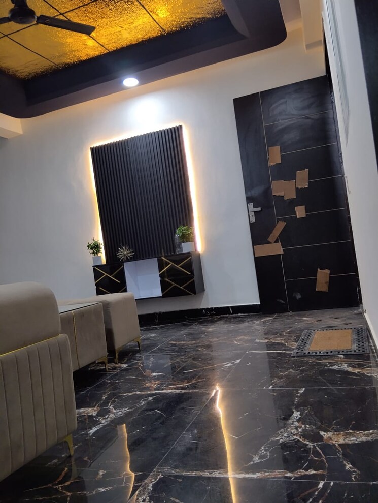 Living Room, sector 73 3 Bedroom 1400 Sq.Ft. Builder Floor In Sector 73 Noida 9286438