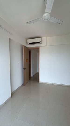 2 BHK Apartment For Rent in Rajesh Raj Infinia, Malad West