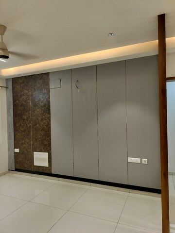 Room in 3 BHK Apartment at Rajapushpa Provincia, Narsingi – for Rent
