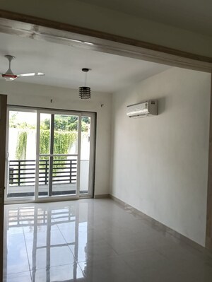 Room in 4 BHK Villa at RWA Apartments Sector 26, Sector 26 – for Rent