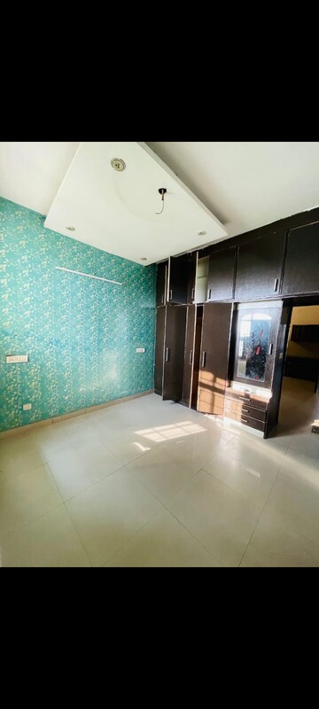 Room in 3 BHK Builder Floor at Pir Machalla – for Sale