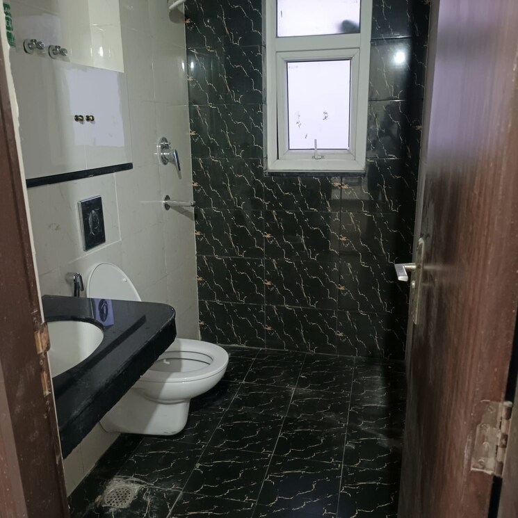 Bathroom, bptp-discovery-park 3 Bedroom 1625 Sq.Ft. Apartment In Sector 80 Faridabad 9286448