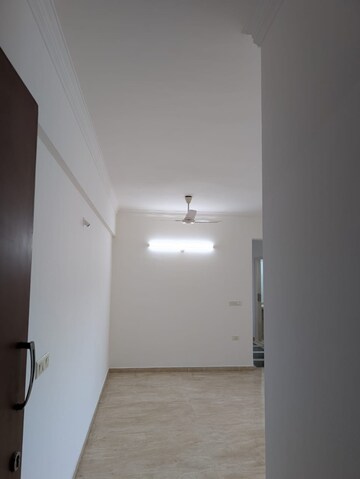Room in 2 BHK Apartment at Hiranandani Meadows, Manpada – for Rent