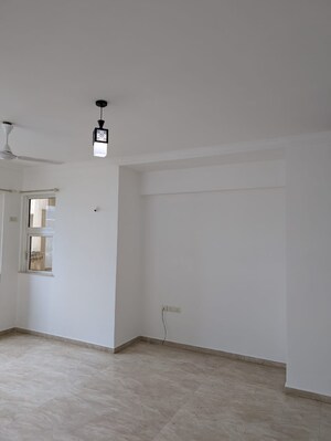 Room in 2 BHK Apartment at Hiranandani Meadows, Manpada – for Rent