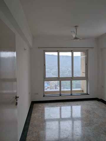 Room in 2 BHK Apartment at Hiranandani Meadows, Manpada – for Rent