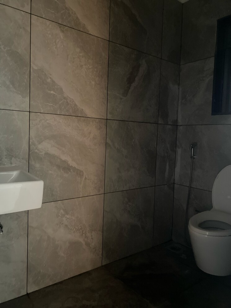 Bathroom, chandak-unicorn Commercial Office Space 851 Sq.Ft. In Jeevan Nagar Mumbai 9286449