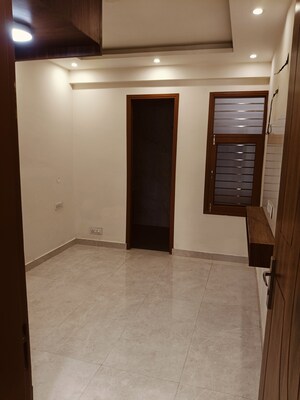 Room in 3 BHK Builder Floor at Pir Machalla – for Sale