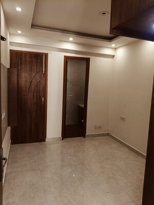 Room in 3 BHK Builder Floor at Pir Machalla – for Sale