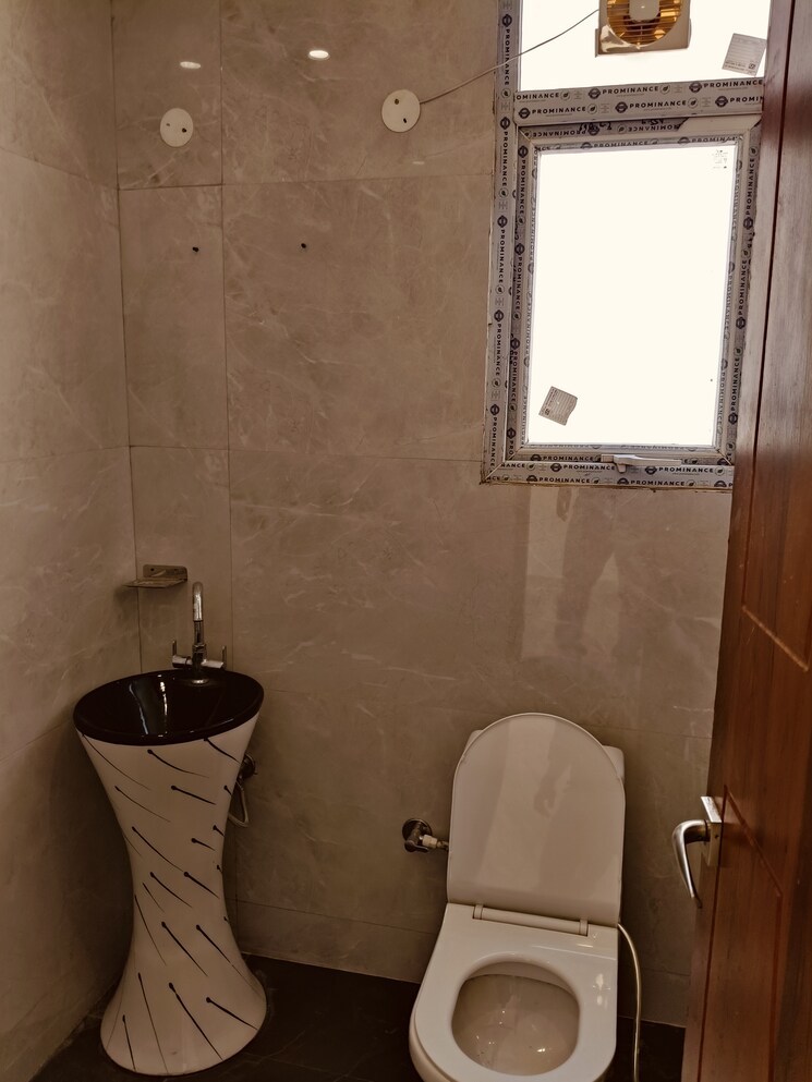 Bathroom, pir machalla 3 Bedroom 1000 Sq.Ft. Builder Floor In Pir Machalla Zirakpur 9286458