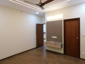 Room in 3 BHK Apartment at Aurobindo The Regent, Kondapur – for Rent