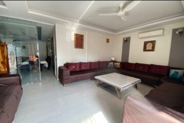 Living Room in 4 BHK Builder Floor at Sector 52 – for Sale