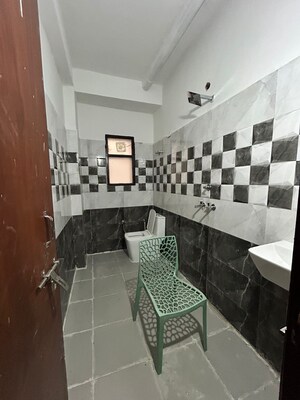 Master Bedroom in 2 BHK Builder Floor at Hansmukhi Deep Residency, Sector 22 – for Rent