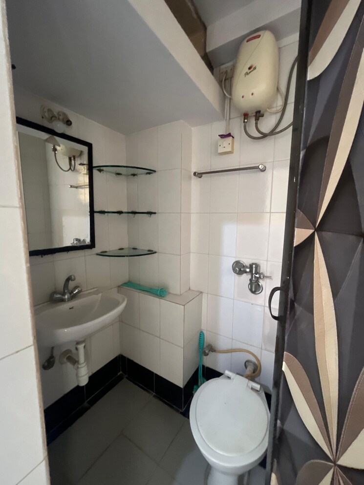 Bathroom, rosa-royale 3 Bedroom 1550 Sq.Ft. Apartment In Ghodbunder Road Thane 9286490