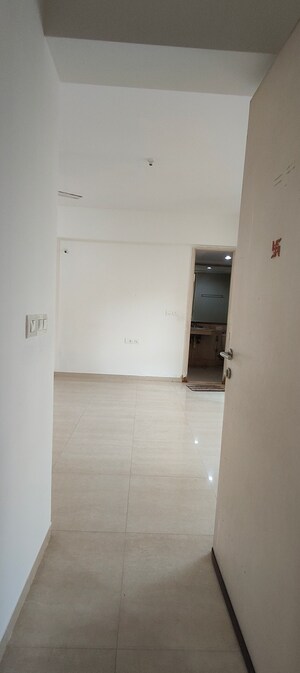 Furnished Amenities in 3.5 BHK Apartment at Hiranandani Meadows, Manpada – for Rent