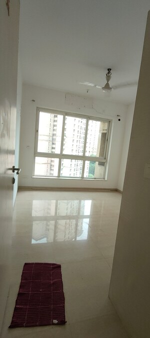 Room in 3.5 BHK Apartment at Hiranandani Meadows, Manpada – for Rent