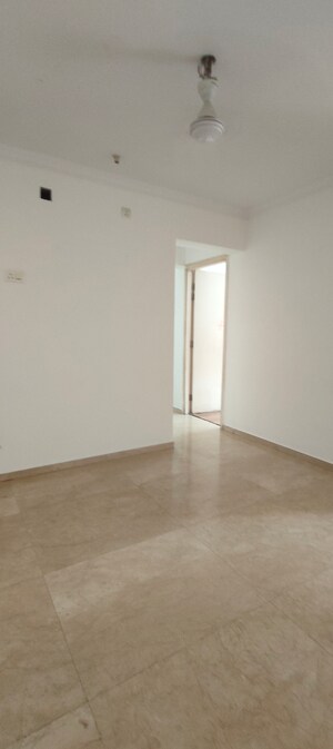 Room in 3.5 BHK Apartment at Hiranandani Meadows, Manpada – for Rent