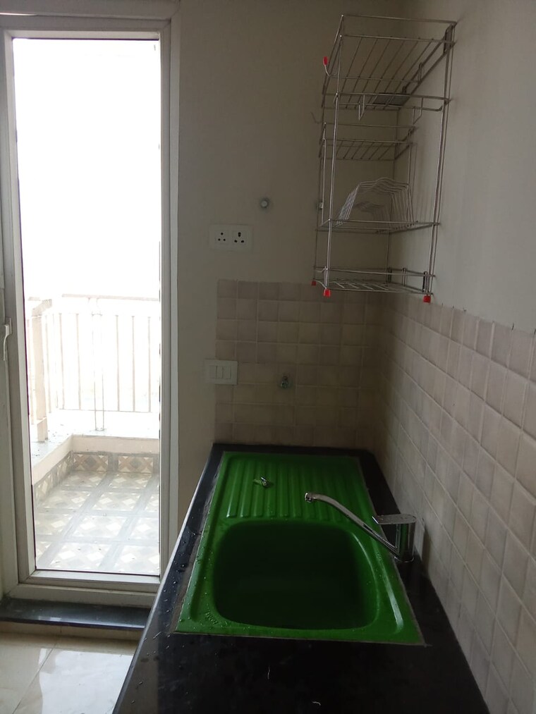 Bathroom, bptp-discovery-park 2 Bedroom 731 Sq.Ft. Apartment In Sector 80 Faridabad 9286553