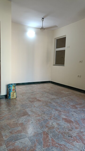 Room in 1 BHK Apartment at Hiranandani Estate, Ghodbunder Road – for Rent