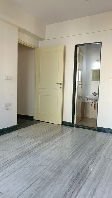 Room in 1 BHK Apartment at Hiranandani Estate, Ghodbunder Road – for Rent