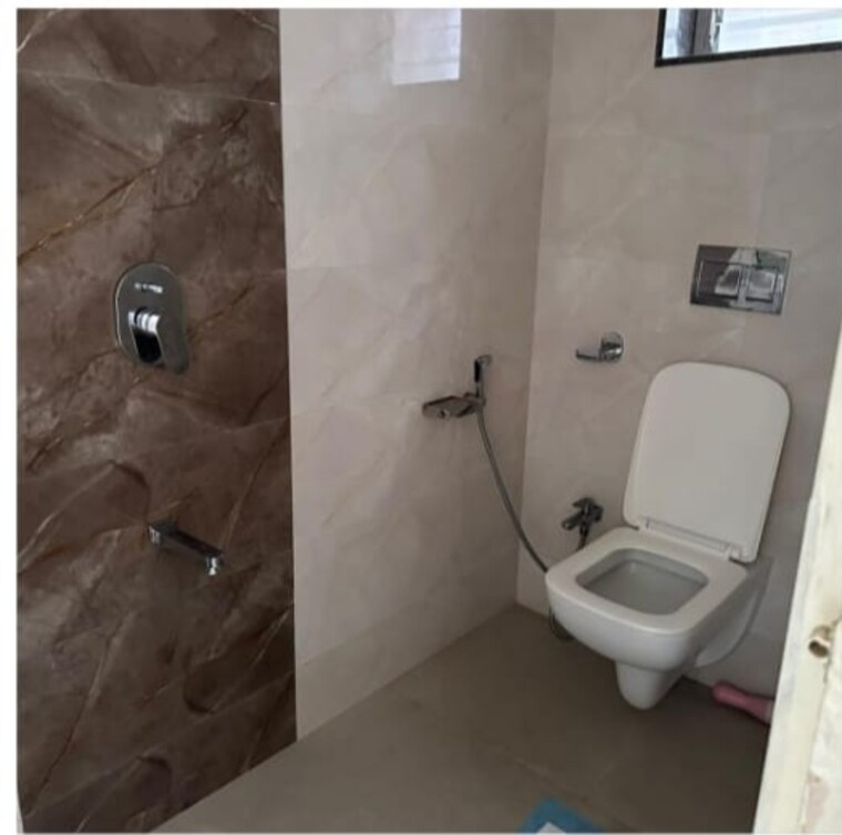 Bathroom, jp-eminence 2 Bedroom 577 Sq.Ft. Apartment In Andheri West Mumbai 9286566