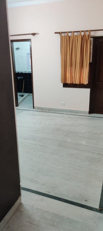 Room in 2 BHK Builder Floor at Lajpat Nagar Iii – for Rent