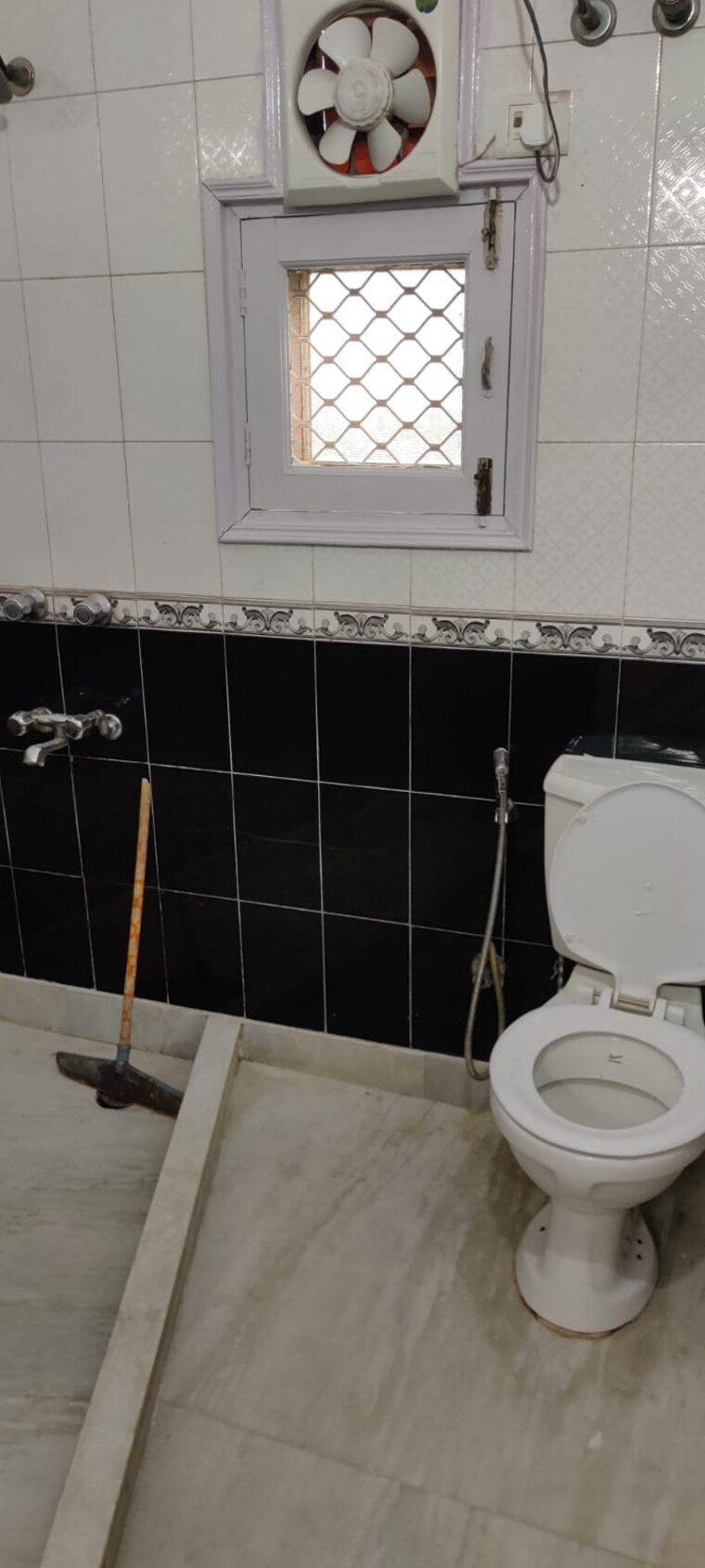 Bathroom, lajpat nagar iii 2 Bedroom 1485 Sq.Ft. Builder Floor In Lajpat Nagar Iii Delhi 9286572