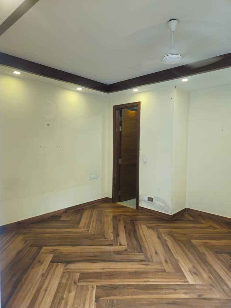 Room, greater kailash 3 Bedroom 217 Sq.Yd. Builder Floor In Greater Kailash Delhi 9286589