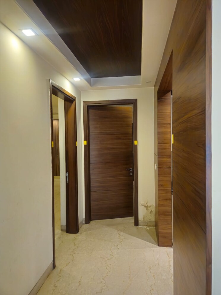 Room, greater kailash 3 Bedroom 217 Sq.Yd. Builder Floor In Greater Kailash Delhi 9286589