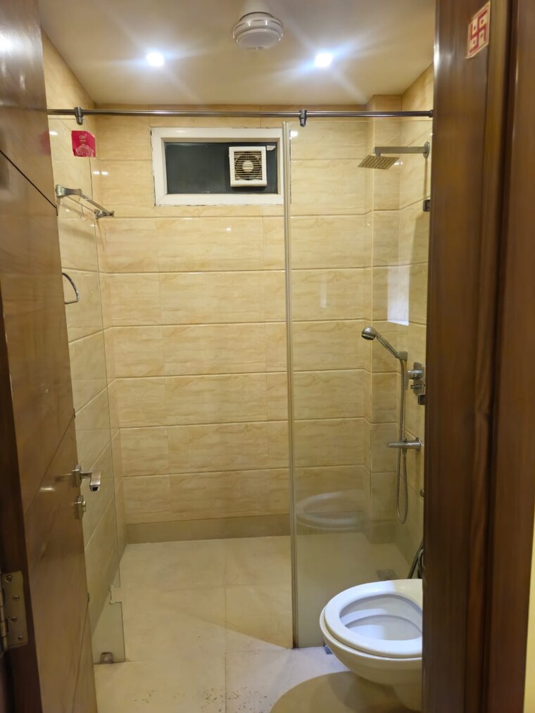 Bathroom, greater kailash 3 Bedroom 217 Sq.Yd. Builder Floor In Greater Kailash Delhi 9286589