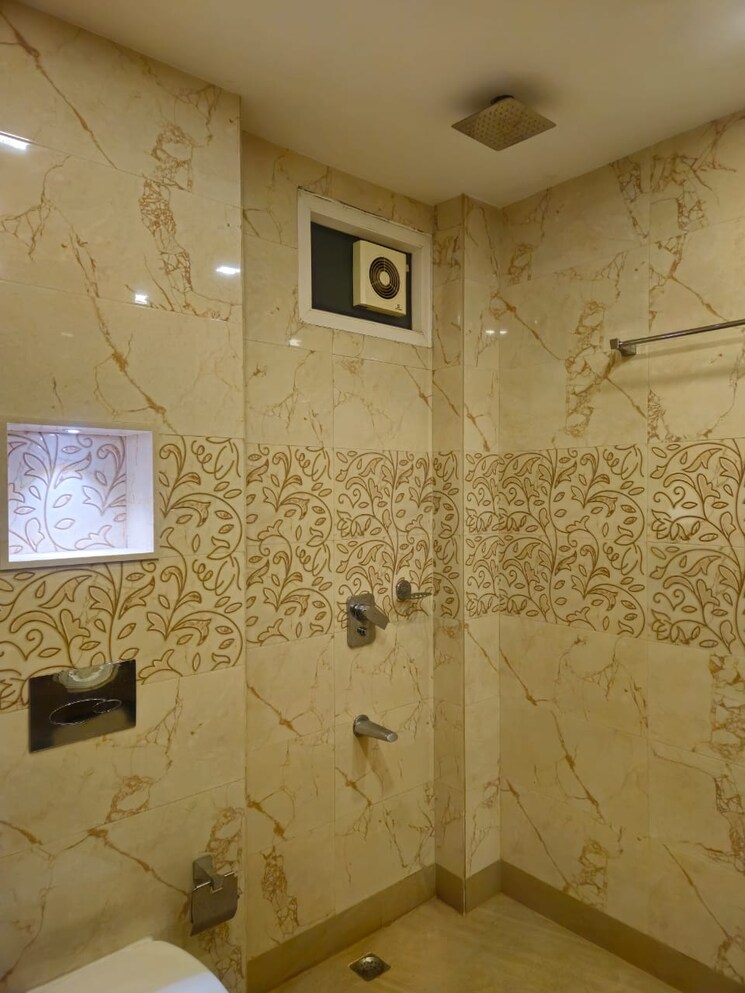 Bathroom, greater kailash 3 Bedroom 217 Sq.Yd. Builder Floor In Greater Kailash Delhi 9286589