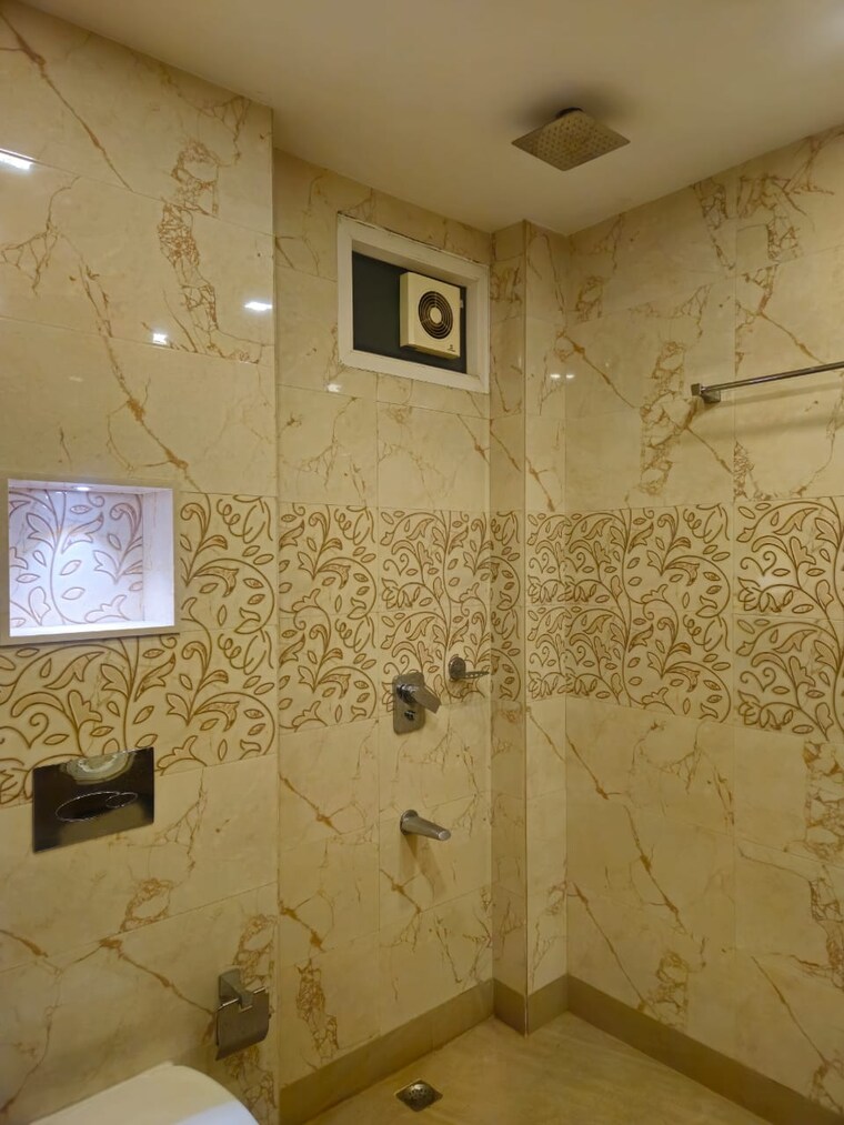 Bathroom, greater kailash 3 Bedroom 217 Sq.Yd. Builder Floor In Greater Kailash Delhi 9286589