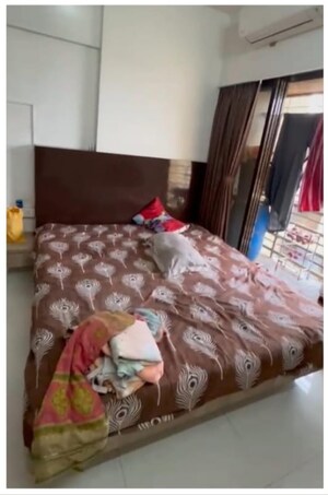 Bedroom in 2 BHK Apartment at Azad Nagar Sangam CHS, Andheri West – for Rent