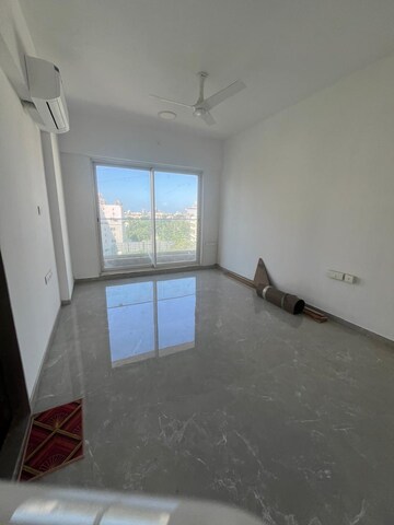 Room in 3 BHK Apartment at Andheri West – for Rent