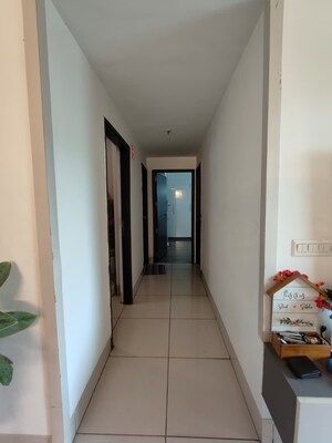 Building Lobby in 4 BHK Builder Floor at Unitech South City 1, South City 1 – for Sale