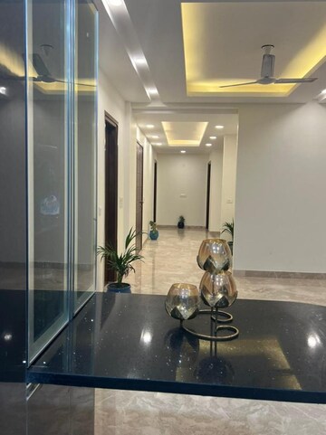 Gym in 4 BHK Builder Floor at Unitech South City 1, South City 1 – for Sale