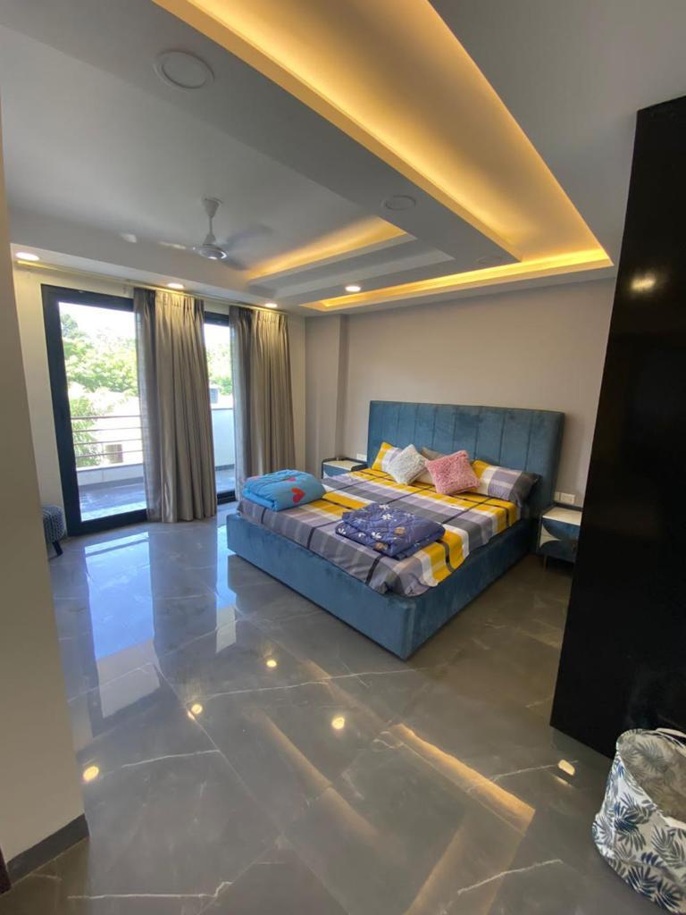 4 BHK + Servant Room Builder Floor For Sale in Unitech South City 1