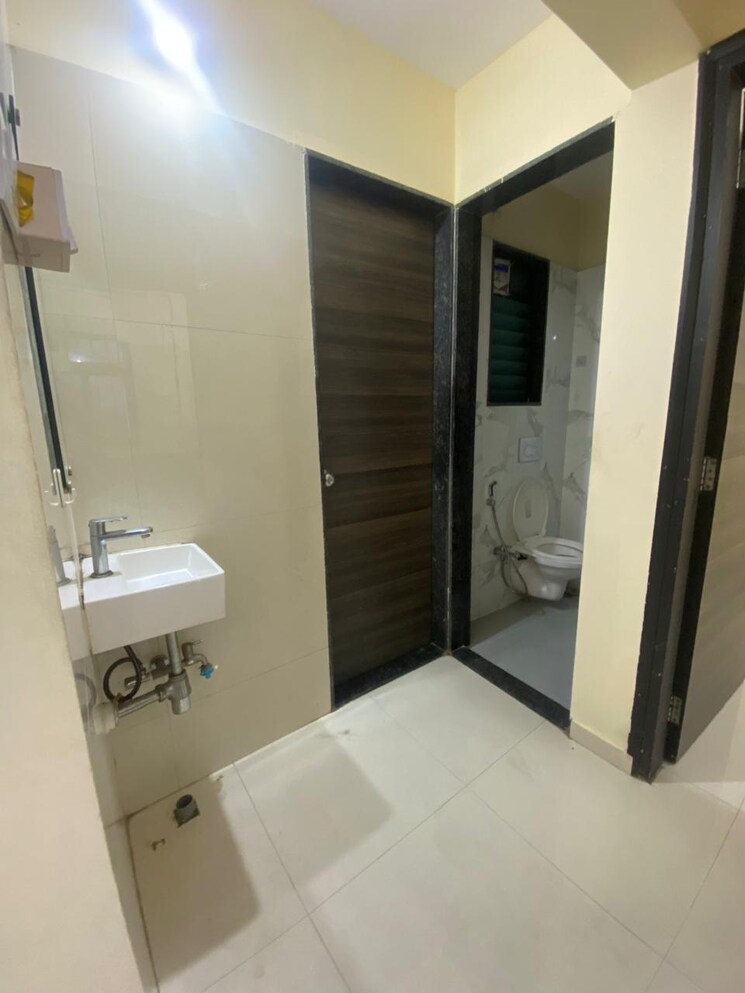 Bathroom, dosti-desire-joy 1 Bedroom 300 Sq.Ft. Apartment In Brahmand Thane 9286642
