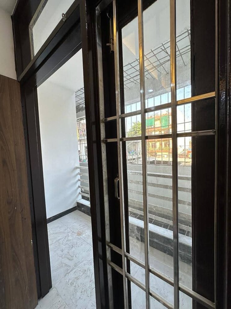 Balcony, freedom fighters enclave 2 Bedroom 1000 Sq.Ft. Apartment In Freedom Fighters Enclave Delhi 9286703