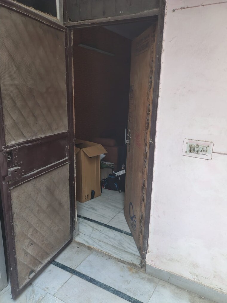 Bathroom, central gurgaon 2 Bedroom 1000 Sq.Ft. Builder Floor In Central Gurgaon Gurgaon 9286702