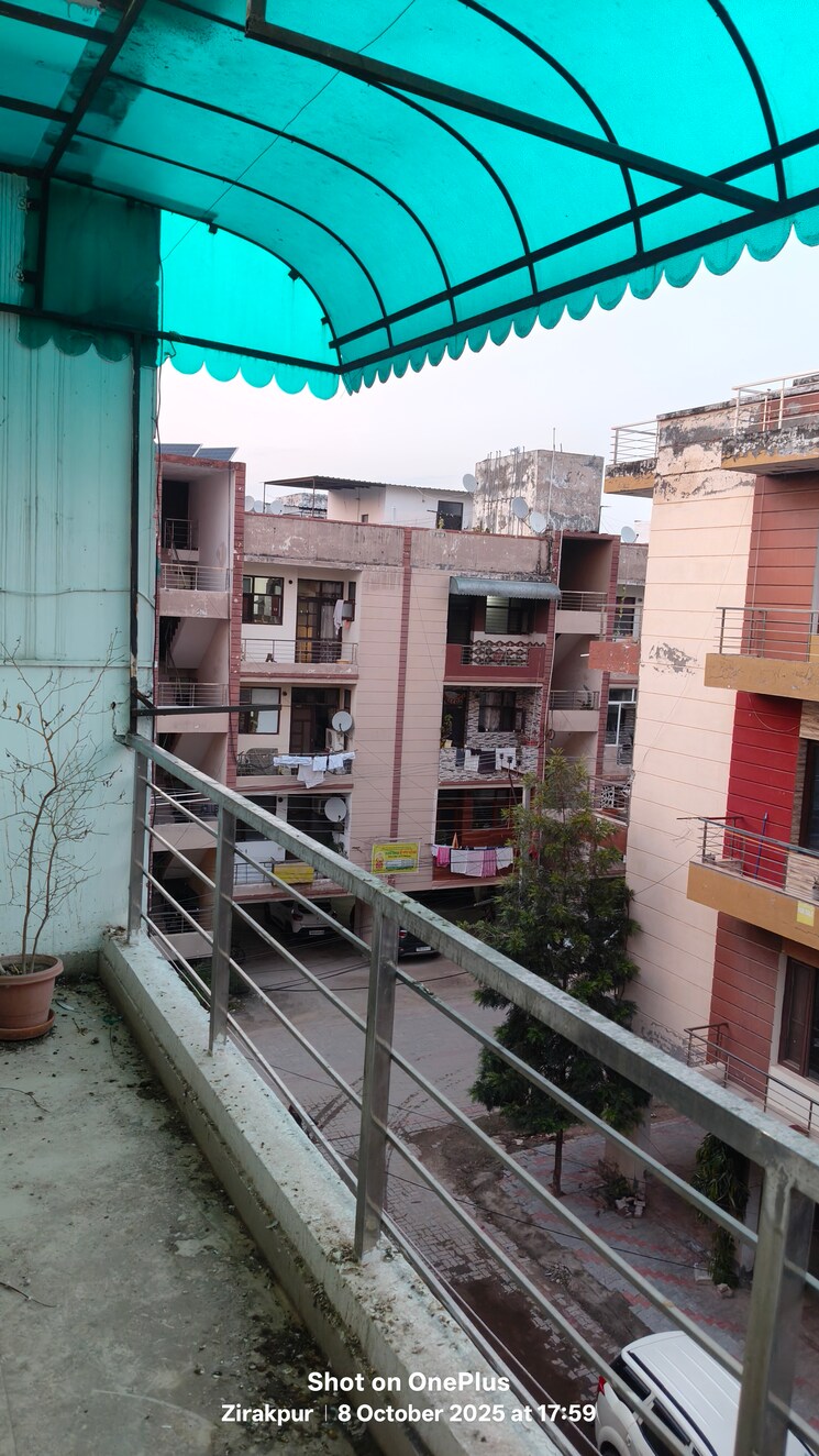 Balcony, dhakoli 2.5 Bedroom 100 Sq.Yd. Apartment In Dhakoli Zirakpur 9286725