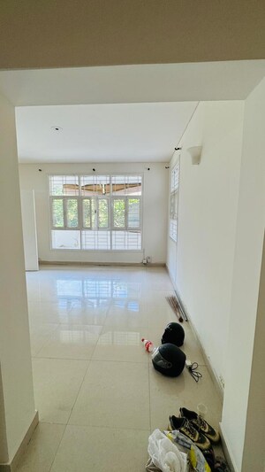 Furnished Amenities in 3 BHK Builder Floor at Unitech South City II, Sector 50 – for Rent