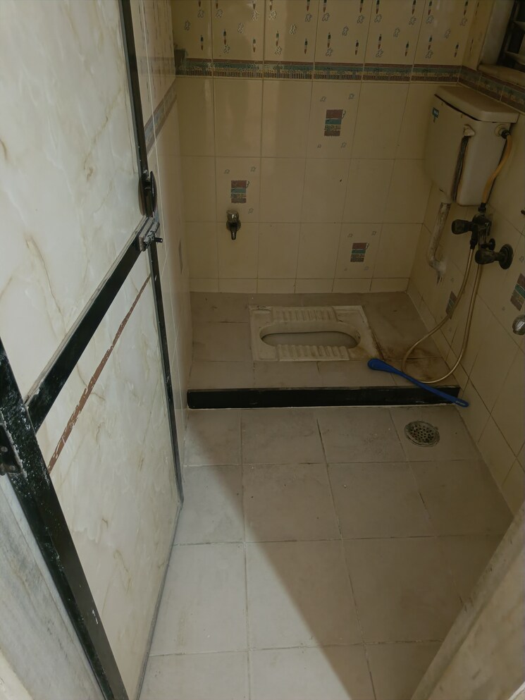Bathroom, satya-sai-complex 2 Bedroom 1000 Sq.Ft. Apartment In Padma Nagar Mumbai 9286780