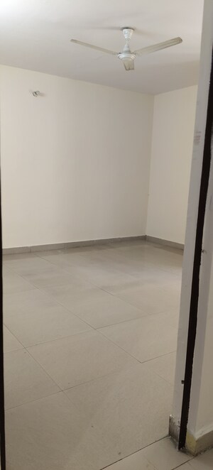 Room in 2 BHK Apartment at Ganga Apartments Gomti Nagar, Gomti Nagar – for Rent