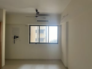 Room in 1 BHK Apartment at Puranik City Phase III, Ghodbunder Road – for Rent