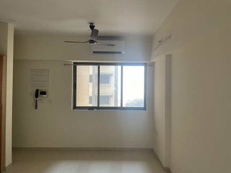 Room, puranik-city-phase-iii 1 Bedroom 450 Sq.Ft. Apartment In Ghodbunder Road Thane 9286811
