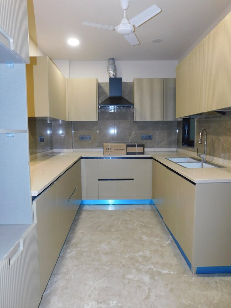 Kitchen, chittaranjan park 3 Bedroom 160 Sq.Yd. Builder Floor In Chittaranjan Park Delhi 9286844