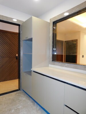 Room in 3 BHK Builder Floor at Chittaranjan Park – for Sale