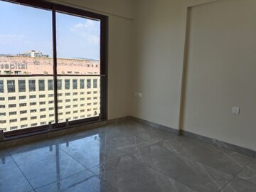 Room in 2 BHK Apartment at Hubtown The Premiere, Andheri West – for Rent