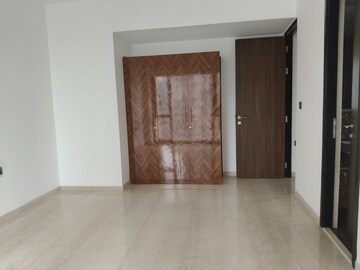 Room in 2 BHK Apartment at Piramal Mahalaxmi, Mahalaxmi – for Rent
