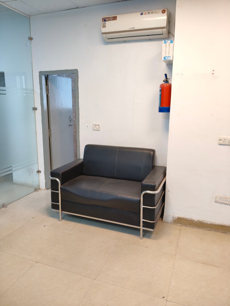 Common Area, sector 63 Commercial Office Space 1600 Sq.Ft. In Sector 63 Noida 9286914